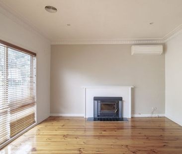 Comfort meets convenience in Pascoe Vale - Photo 1