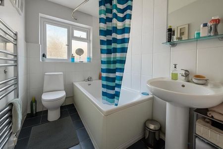 2 bedroom maisonette to rent - Photo 4