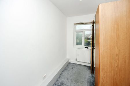 3 bedroom flat to rent - Photo 2