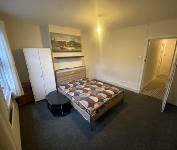 Price £1,650 pcm - Available Now - Unfurnished - Photo 5