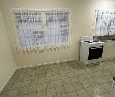 Sunny 3 bedroom Family Home in quiet street - Photo 3