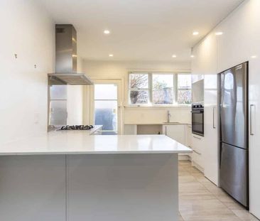 Private and spacious home in Fendalton. - Photo 3