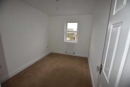 3 bedroom maisonette to rent - Photo 2