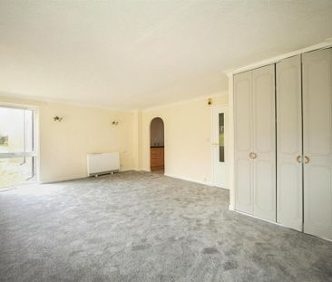 1 bedroom retirement property to rent - Photo 5