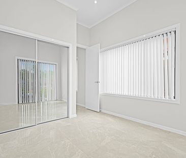 Sunny two bedroom flat - Photo 3