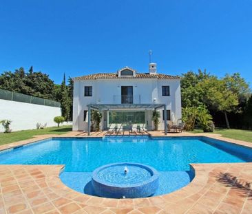 6 bedroom luxury Villa for rent in San Pedro de Alcántara, Spain - Photo 3