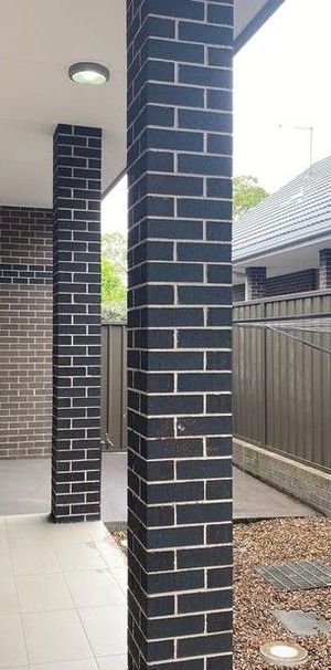 THREE BEDROOM TOWNHOUSE - Photo 1