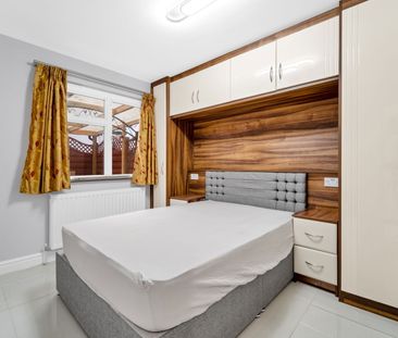 The Crescent, Harlington, Hayes, UB3 5NB - Photo 4