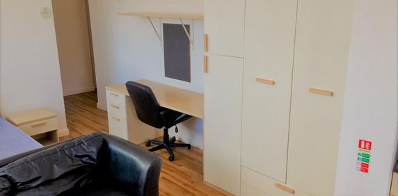 Studio to rent - Photo 2