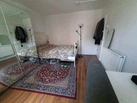 1 bedroom in a flat share to rent - Photo 5
