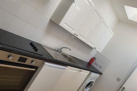 3 bedroom apartment to rent - Photo 4