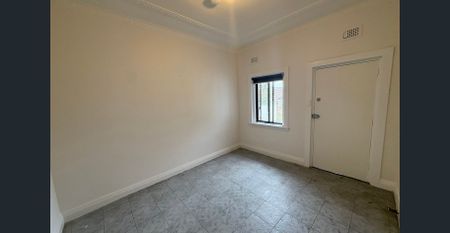 Special 2 Bedroom + Study+ Sunroom House in a Premier Location - Photo 4