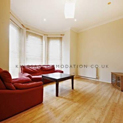 2 bedroom property to rent in London - Photo 1