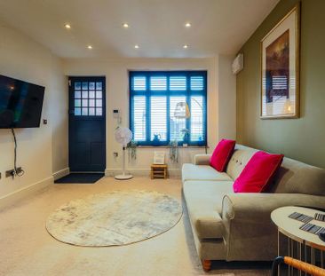 1 bedroom mews to rent - Photo 3