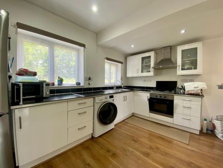 3 bedroom semi-detached house to rent - Photo 3