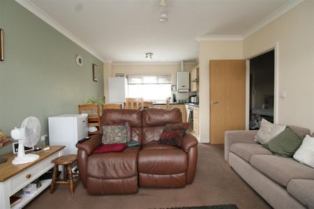 Oaktree Court, Yaxley, Peterborough - Photo 2