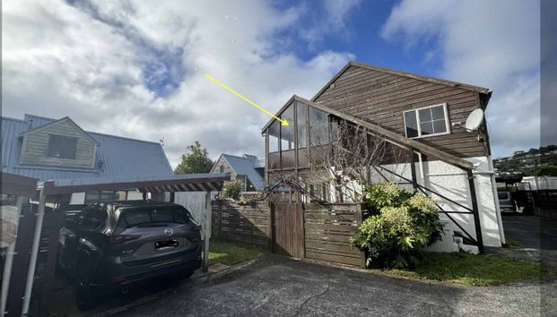 NICE AND FRESH TWO BEDROOM UPSTAIRS TOWNHOUSE: - Photo 1