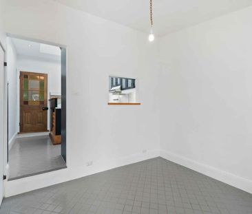 SUNNY AND SPACIOUS FREESTANDING COTTAGE - Photo 5