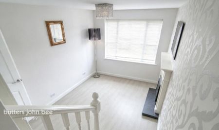 2 bedroom semi-detached house to rent - Photo 2