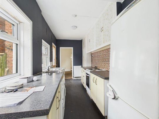 4 bedroom semi-detached house to rent - Photo 1