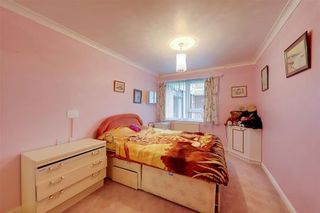 1 bedroom retirement property to rent - Photo 5