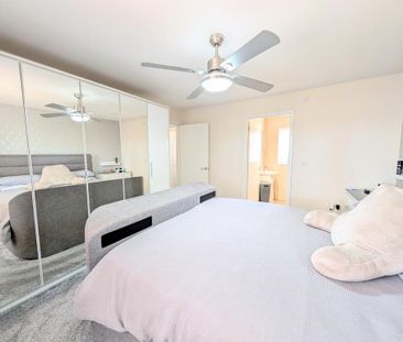 4 bedroom detached house to rent - Photo 4