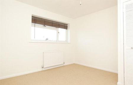 3 bedroom end of terrace house to rent - Photo 2