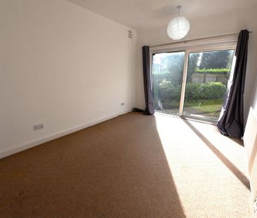 2 bedroom Flat in Otley Road, Leeds - Photo 3