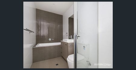 LARGE FURNISHED 3 BEDROOM APARTMENT, GREAT VIEWS! - Photo 2