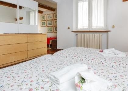 Center-Popolo: Modern, renovated 1 Bedroom, bath, kitchen. Parquet floors, bright, silent, located in beautiful villa near center, park, transport. Ref 847