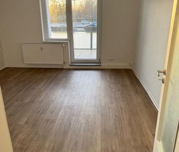 Zum Verlieben: 3-Raum-Wohnung in kompletter Sanierung mit Süd-Balkon - Photo 1