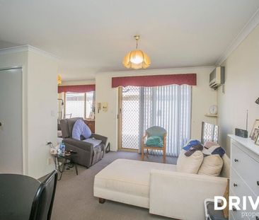 OVER 40'S COMPLEX - Photo 2