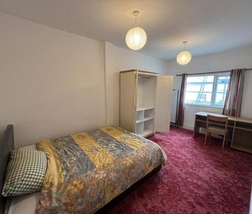 4 bedroom semi-detached house to rent - Photo 4