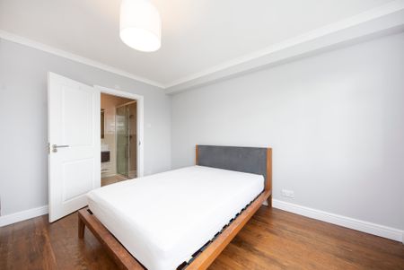 St Aubyns Court, SW19, London - Photo 3