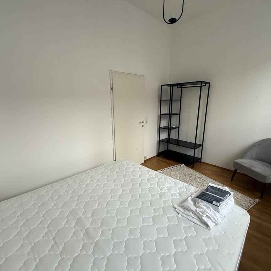 + Grazer Juwel + Helle möblierte 2-Zimmer Wohnung mit Altbau-Charme und durchdachter Raumaufteilung! - Photo 1