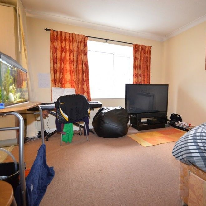 Queens Court, Queens Road, Slough,SL1 - Photo 1