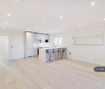 3 bedroom flat to rent - Photo 1