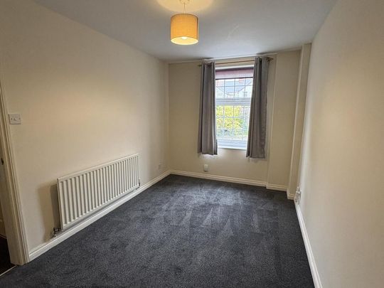 2 bedroom ground floor flat to rent - Photo 1