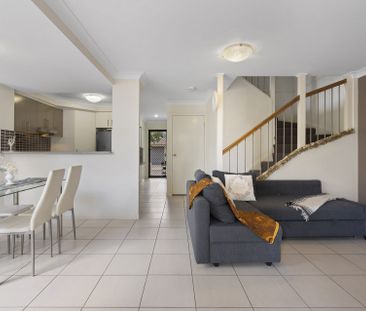 Modern and Low-Maintenance Living in a Secure Complex Pocket - Photo 3