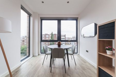 1 Bed Flat, Centric Close, NW1 - Photo 2