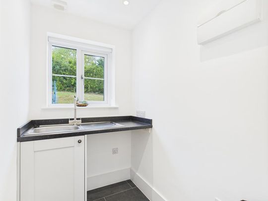 5 bedroom detached house to rent - Photo 1