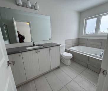 For Lease - 68 Sanderson Drive, Kawartha Lakes, Ontario - Photo 5