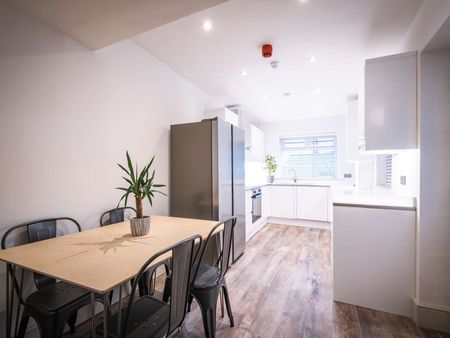 Stunning 6 bedrooms home located on Bowerham Room 6 - Photo 4