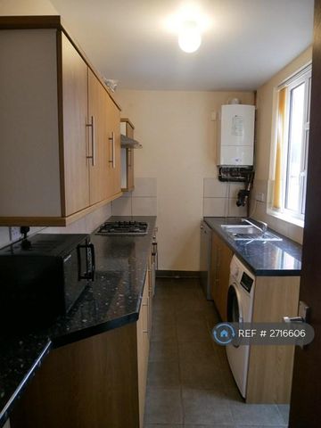 1 bedroom in a house share to rent - Photo 5