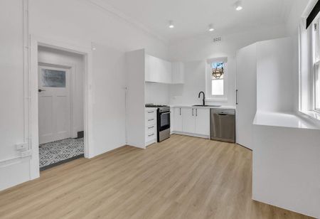 Classic Abbotsford Elegance with a Contemporary Edge - Photo 4