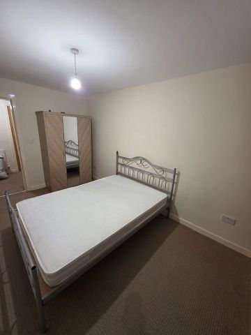 2 Bed Flat, Royal Court, CH42 - Photo 3