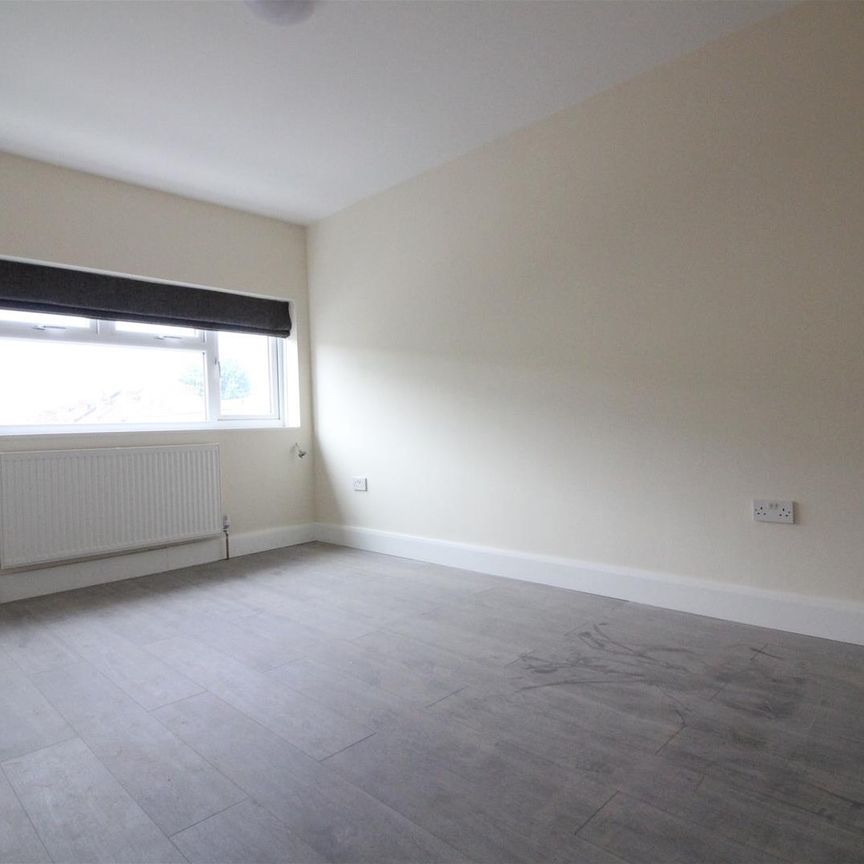 Kingsley Road, Hounslow - Photo 1