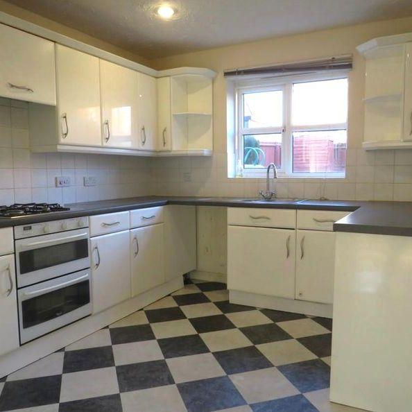 4 bedroom detached house to rent - Photo 1