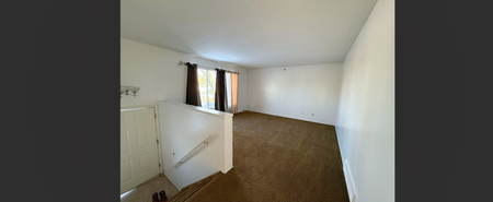 Large main floor suite in Sutherland - Photo 4