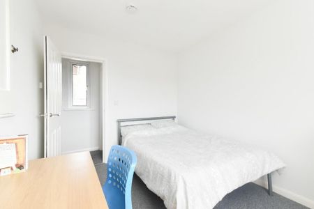 6 bedroom semi-detached house to rent - Photo 4